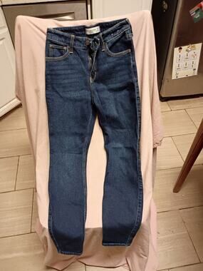 Abercrombie & Fitch High Rise Skinny Jean Size 25/0 R